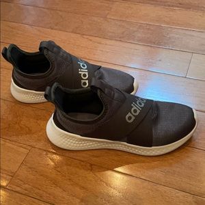 Adidas cloud foam size 5.5 women’s